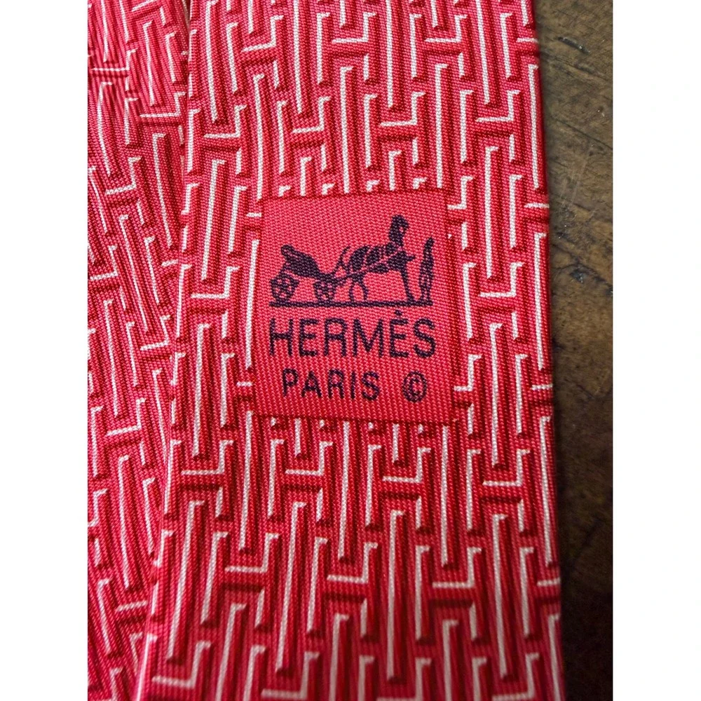 Hermes Paris Red Silk Geometric H Logo Basketweave Tie 5139 HA Made in France